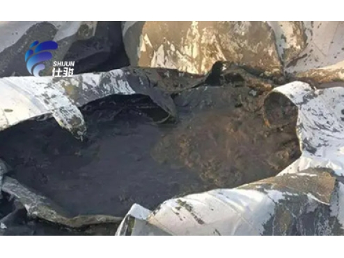 使用污泥調理劑調理后壓出來污泥的含水率，污泥脫水效果明顯