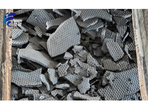 板框壓濾機壓泥含水率高，泥沾濾布的解決方法